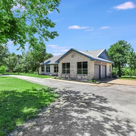 New Listing! 4 Bdrm Hill Country Home With Pool